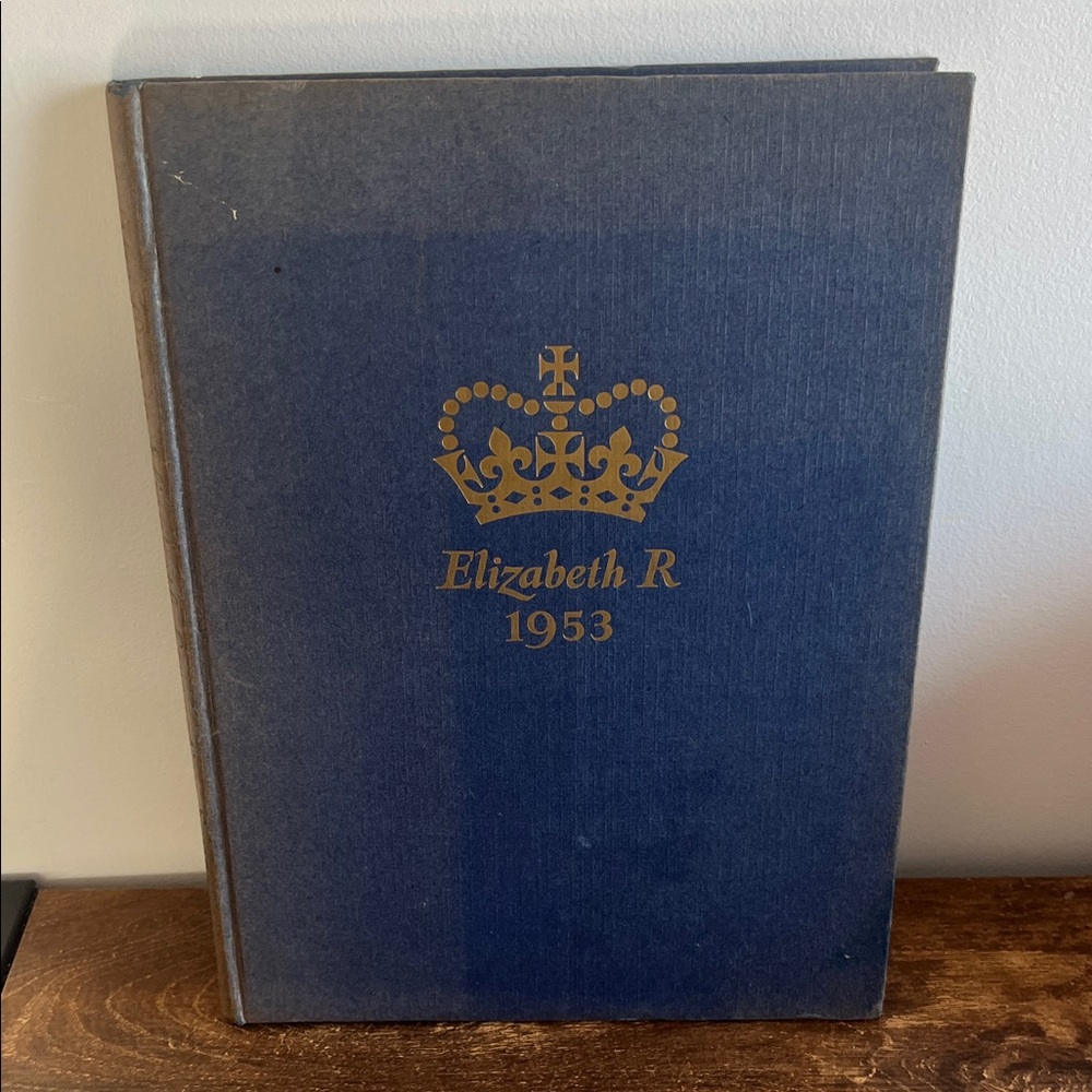 Elizabeth R 1953 The Queen Elizabeth Coronation Souvenir Picture Book. Hardback